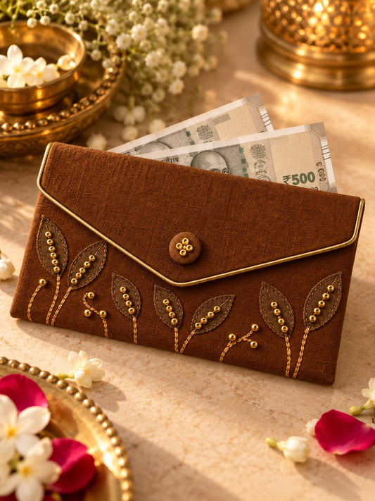 Mitti Khadi shagun envelope with Rs 500 notes