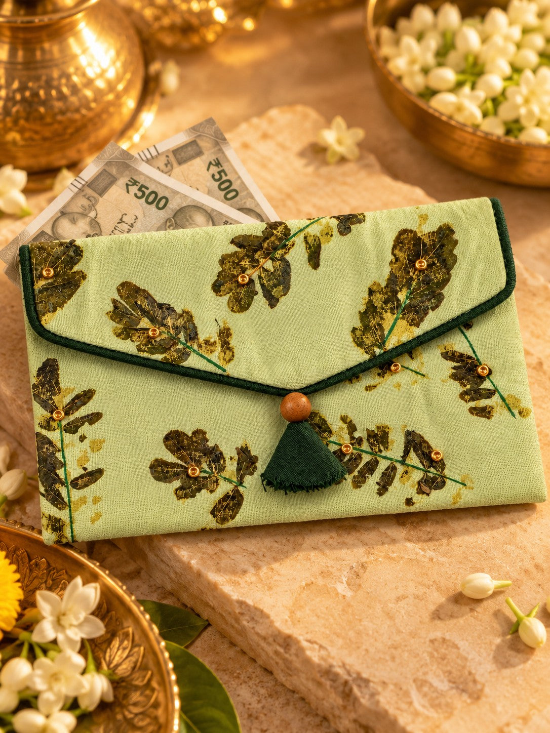 Vanya Khadi shagun envelope with Rs 500 notes